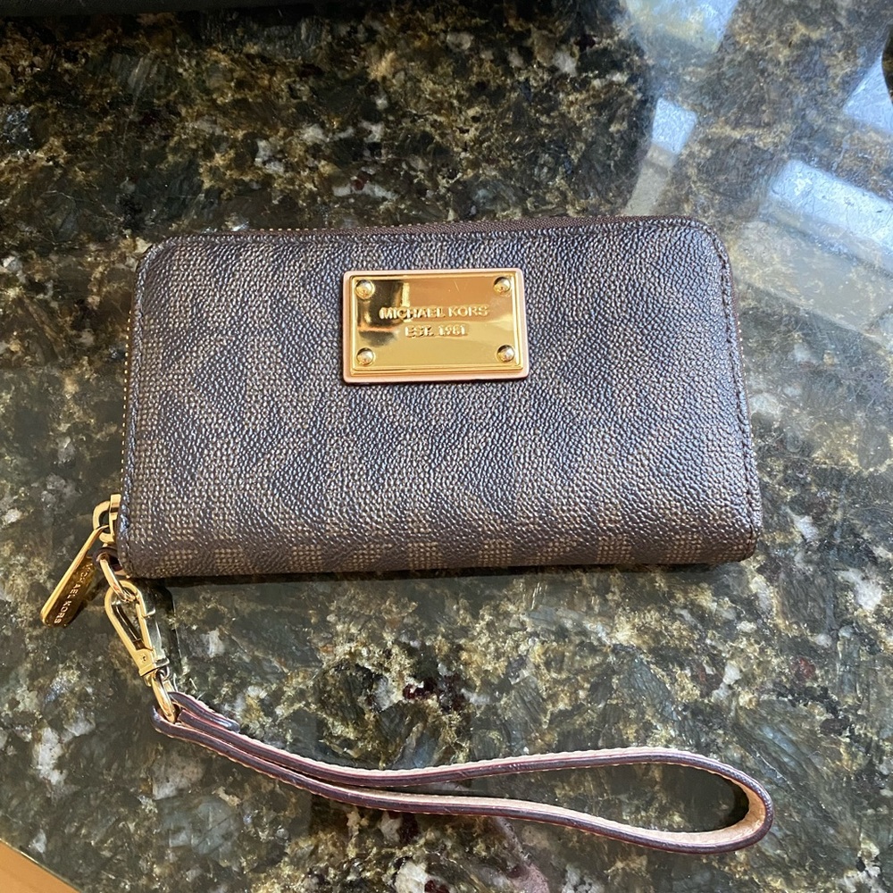 Michael Kors wristlet wallet